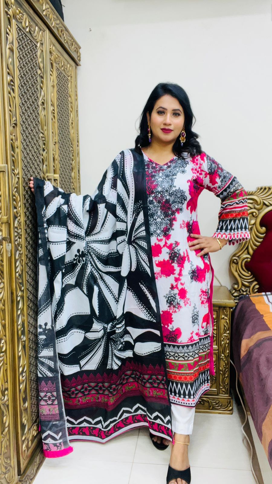 Unstitched Three Pc | ড্রেস কোড - 'পদ্মফুল '