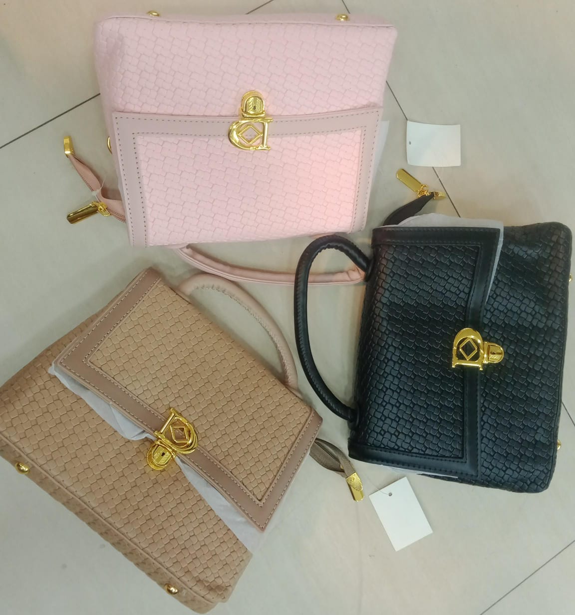 ladies-bag-ig4BRk